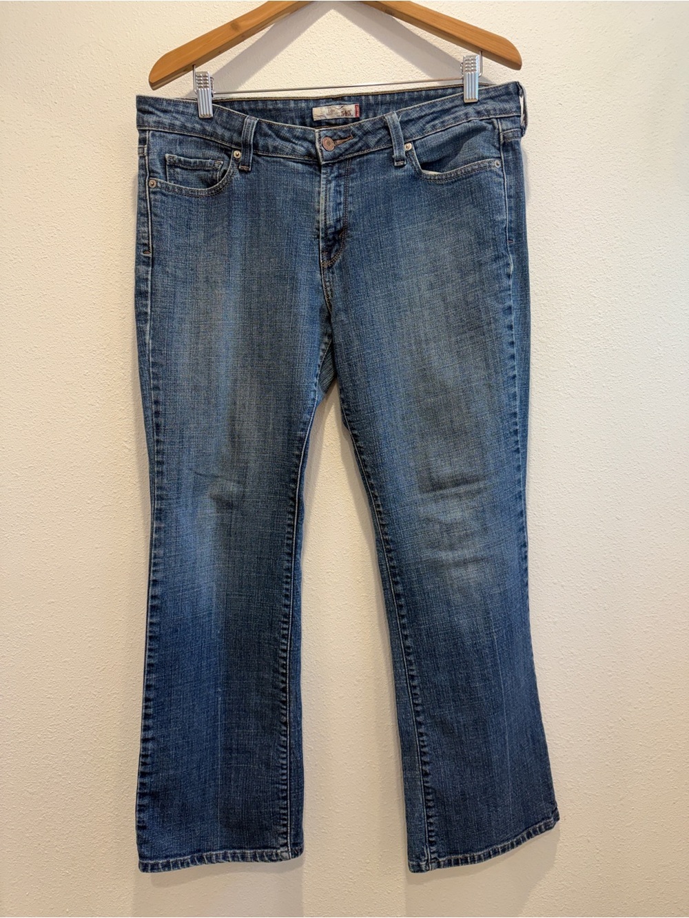 Levi's Women's Boot Cut Jeans in Medium Blue Wash